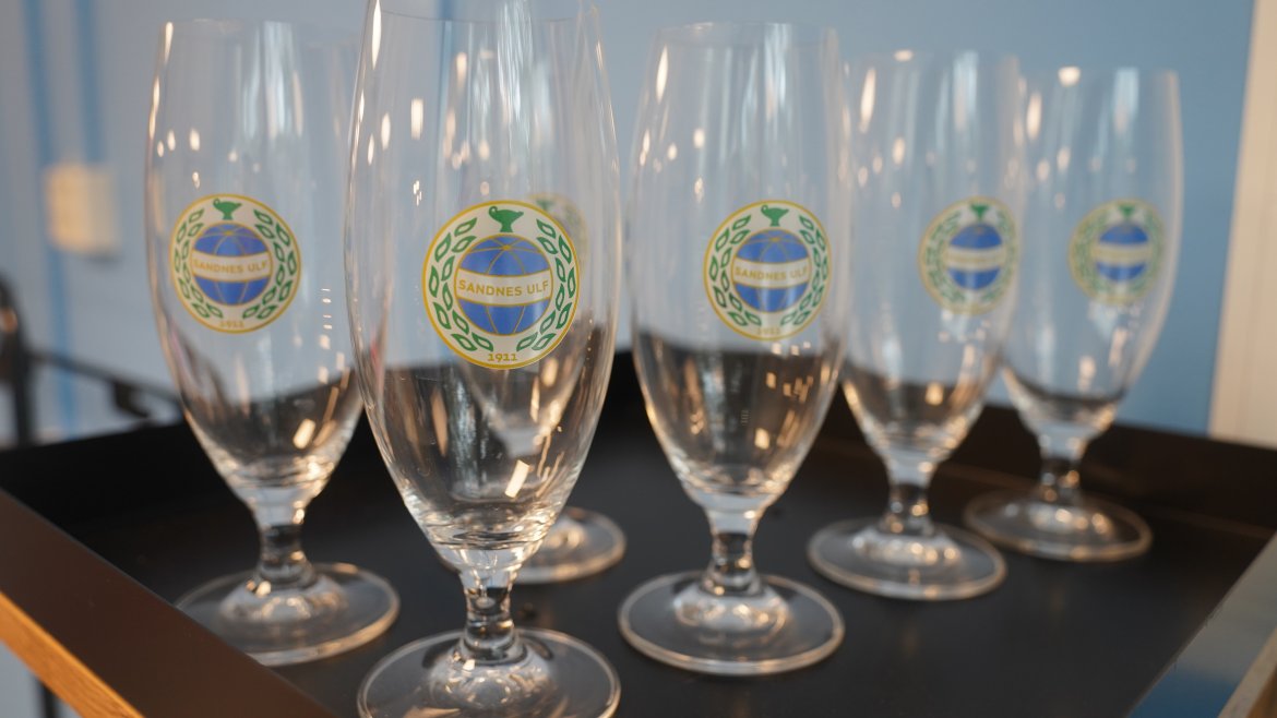 Glass med stett kr 199