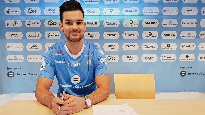 Aleksander har vokst opp i klubben, og er stolt over nå å representere Sandnes Ulfs E-sport-satsing.