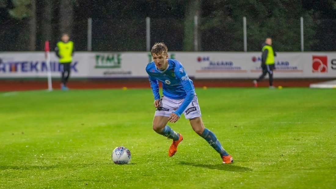 Kryger i aksjon på gamle Sandnes Stadion.