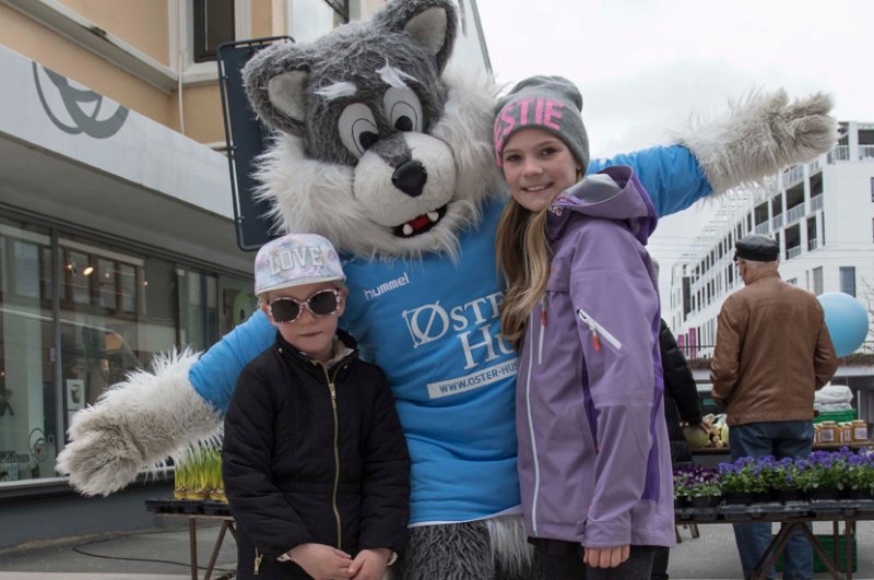 Uffe stikker også innom.