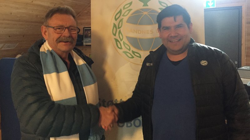 Sverre Haga skal transportere Sandnes Ulf i 2018. Her sammen med Einar Auestad.