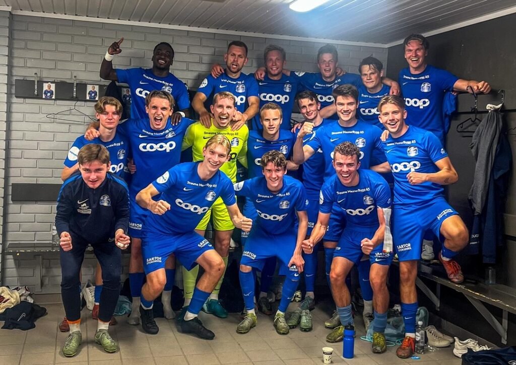 Det har vært mye å juble for så langt for Sotra. I morgen håper vi naturligvis på jubelscener i bortegarderoben. (Foto: Sotra FK)