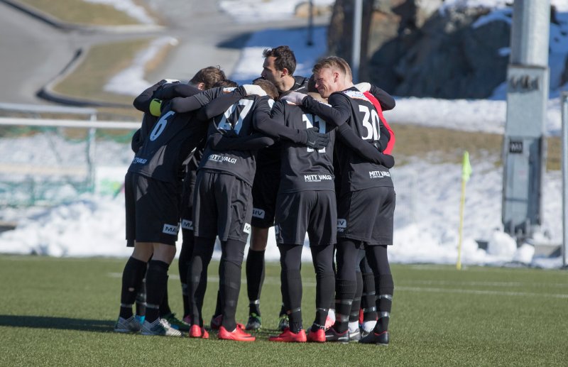 MITT VALG!-logoen, prosjektet som er finansiert av Lions-klubbene, skal pryde drakten i år også. Foto: Rune Eikeland, RM Foto.
