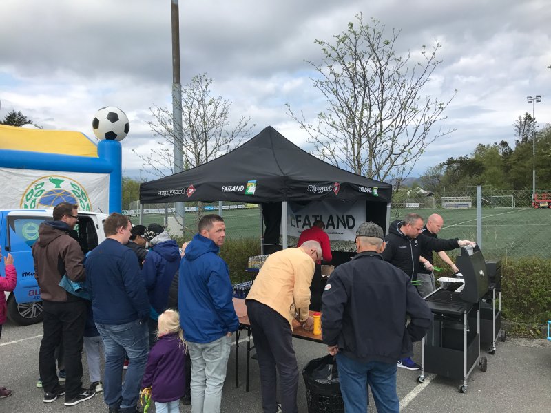 Det blir gratis grillpølser og brus inne på stadion før Kongsvinger-kampen.