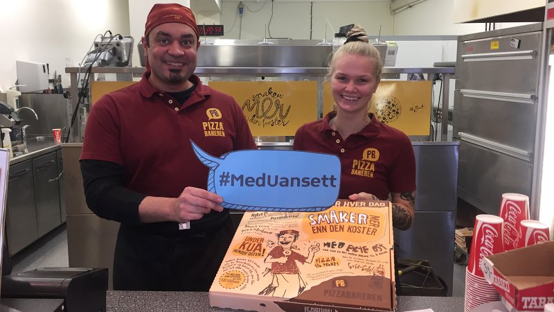 Ali og Tonje hos Pizzabakeren Stangeland.