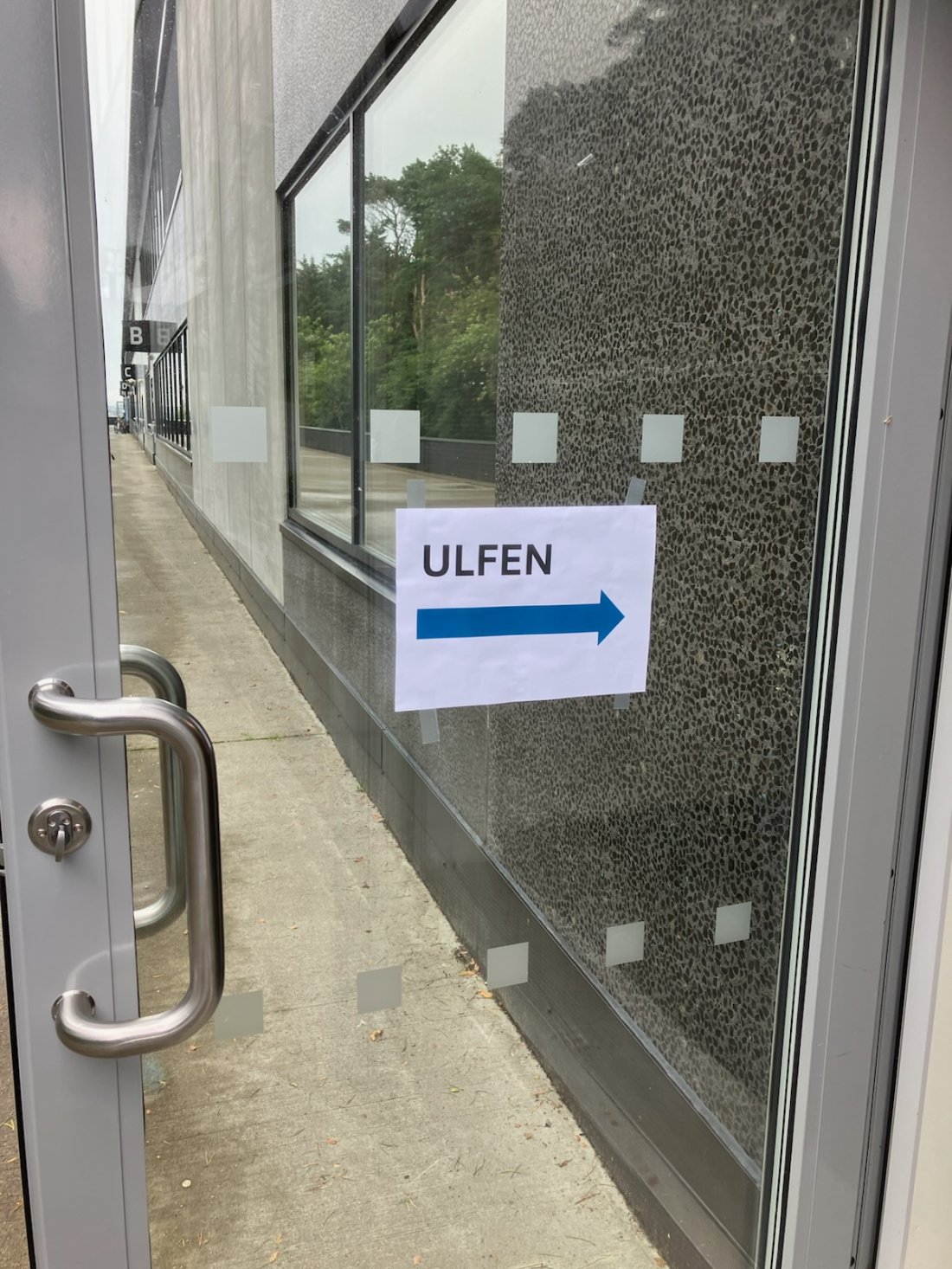 Ulfen hadde samling på Den Gule Plass torsdag ettersom klubbrommet er opptatt med fotballskole denne uken.