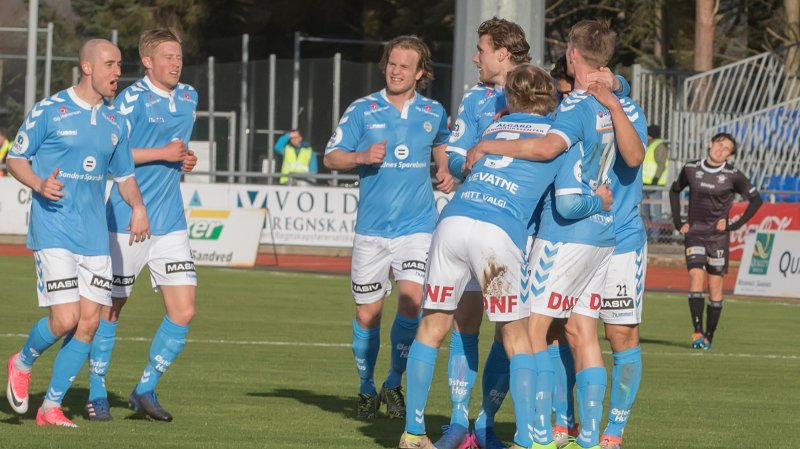 Øster Hus pryder sokkene i 2017-sesongen. Foto: Rune Eikeland.