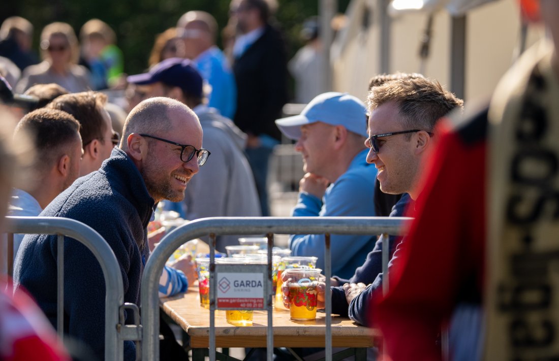 Allerede fra klokken 15.00 åpner Supporterteltet fredag 15. mai. (Foto: Nanco Hoogstad)