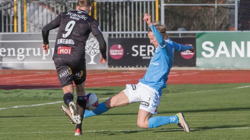 Helland Vevatne er klar for å trykke til mot Åsane. Foto: Rune Eikeland, RM Foto.